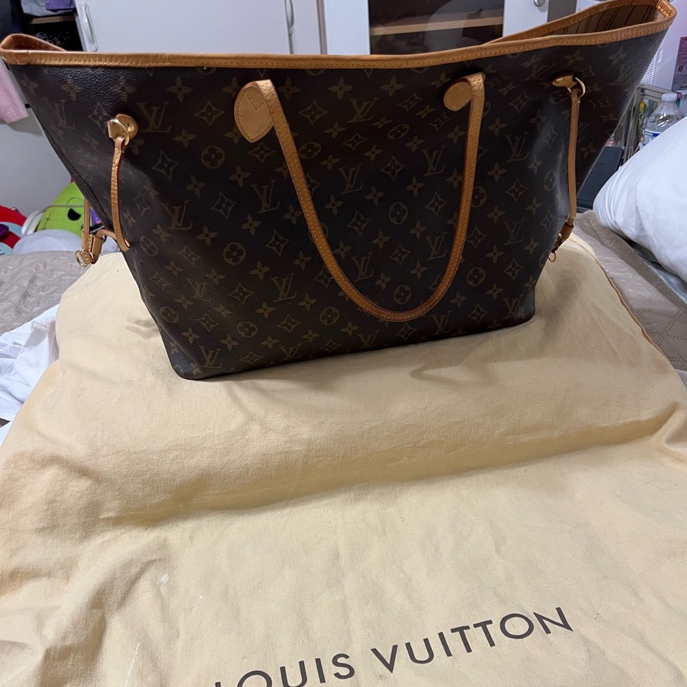 Louis Vuitton never full GG